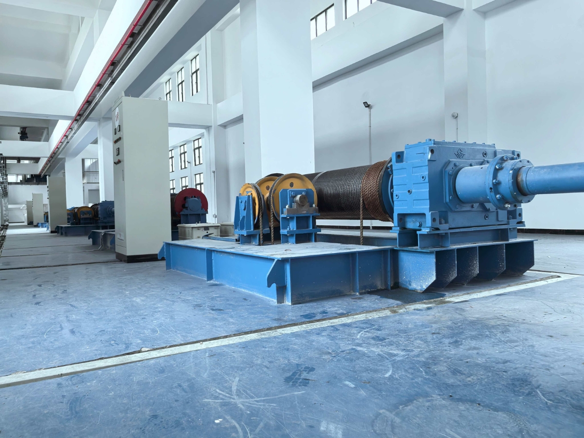 Fixed winch hoist for water control gates